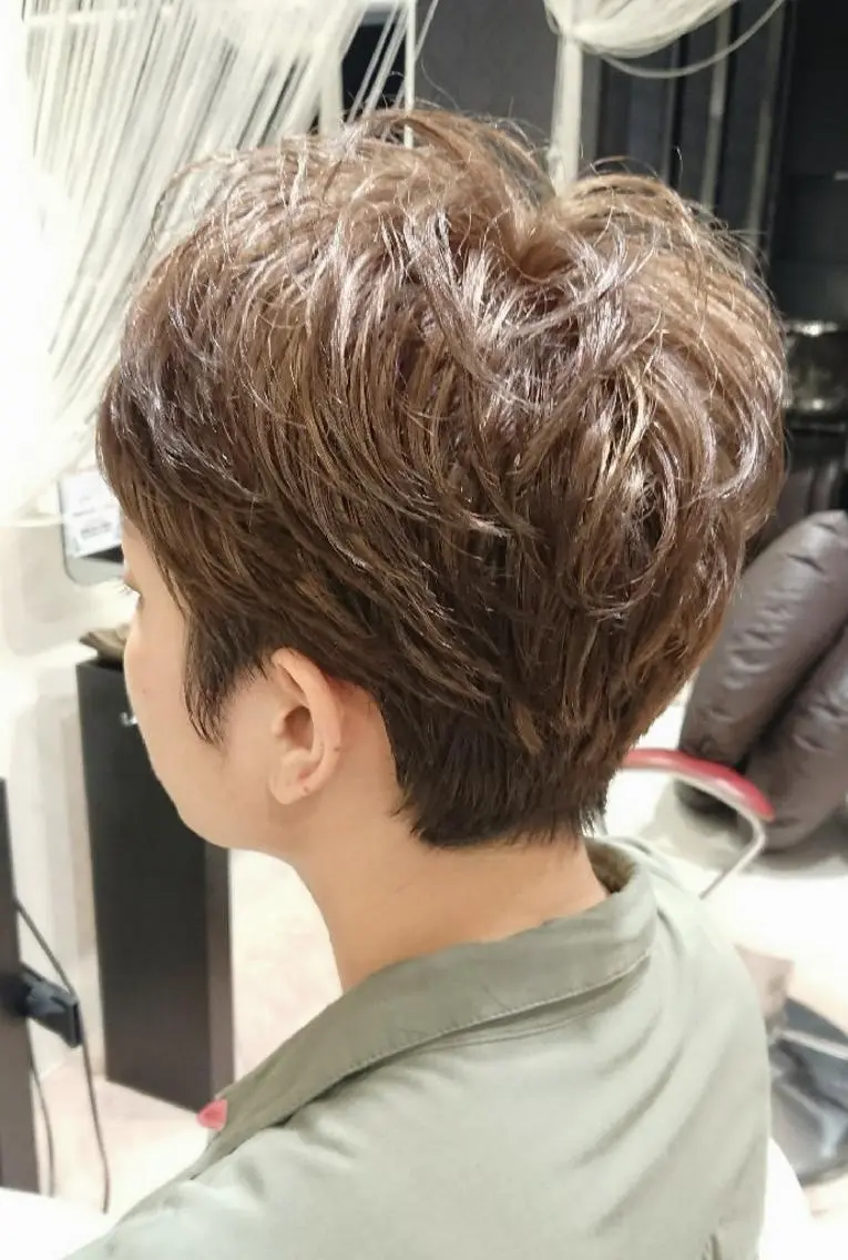 ショート アッシュ 外国人風カラー ハイライト ショートヘア 秋山 幸太のヘアスタイル