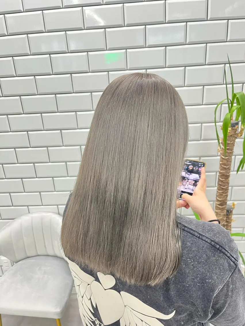 ロング カラー グレージュ カット ヘアカラー トリートメント ヘアセット newi赤羽 HINATAのヘアスタイル