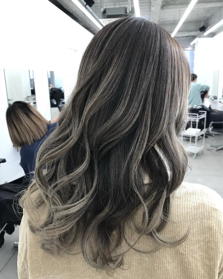 セミロング カラー ブリーチ 透明感HIDEのヘアスタイル