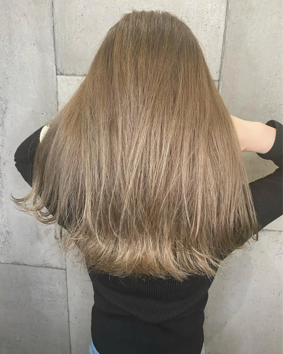 ロング カラー ベージュカラー ブリーチ ミルクティーベージュ 東 寛道のヘアスタイル