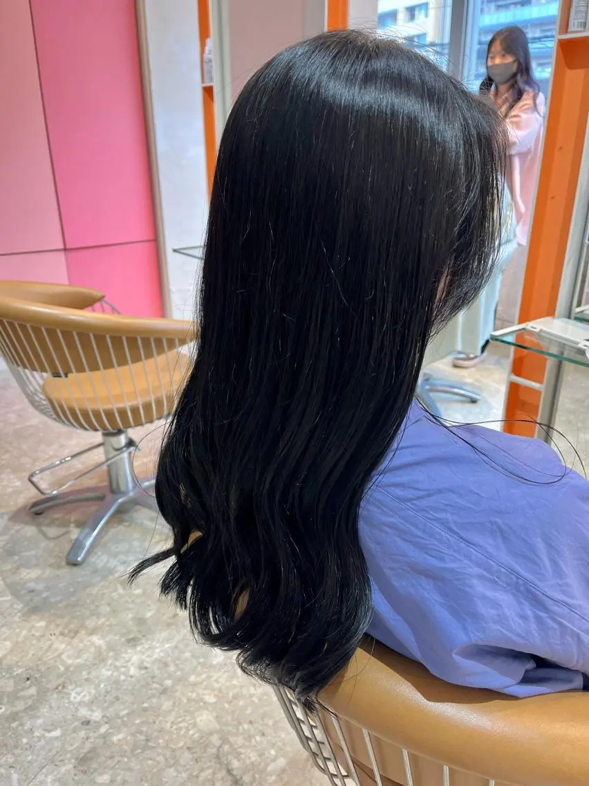 セミロング カラー カット ヘアカラー うしだ かおるのヘアスタイル