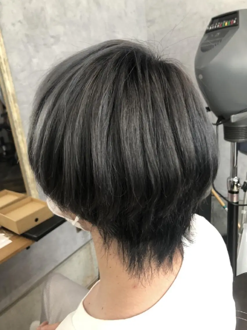 メンズ ショート カラー メンズブリーチ アディクシーカラー ブリーチ イルミナカラー シルバー ヘアカラー トリートメント Stella Lux ステラ ルークスのヘアスタイル