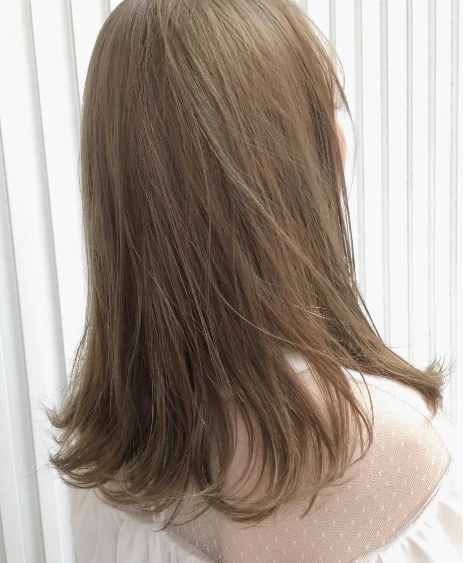 セミロング ハイライト tipi 香椎・千早のヘアスタイル
