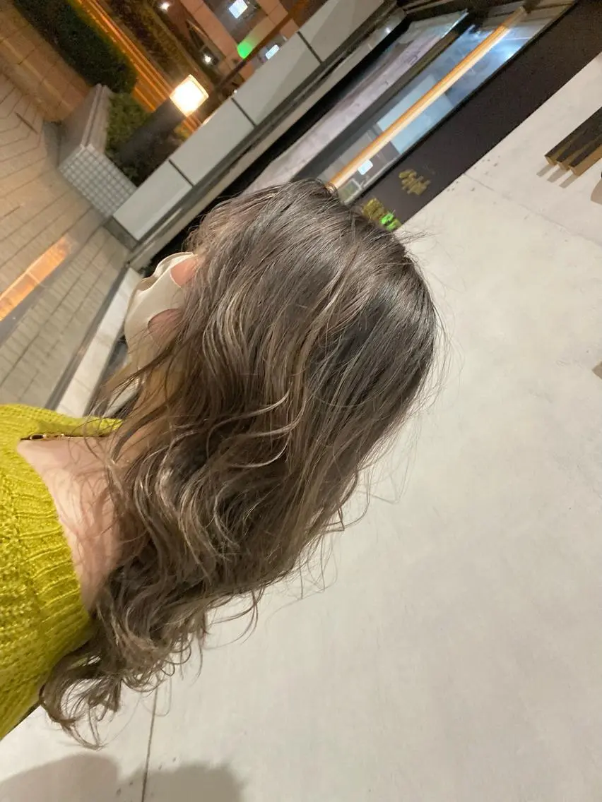 セミロング カラー バレイヤージュ レイヤーカット カット ヘアカラー トリートメント SHAFT Ieiriのヘアスタイル