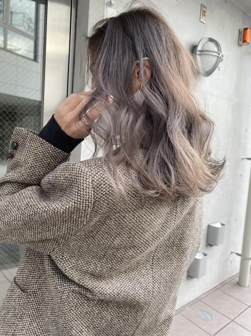 セミロング カラー パーマ グラデーションカラー AIRI🦋ブリーチ /レイヤー🦋のヘアスタイル
