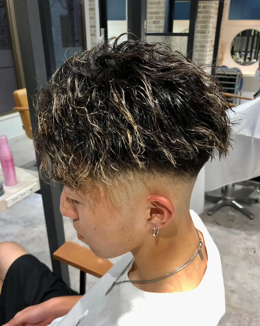 カラー パーマ メンズ フェードカット メンズメッシュ メッシュ カット ヘアカラー パーマ TOSHIKI｜ 上福岡メンズ｜副店長のヘアスタイル