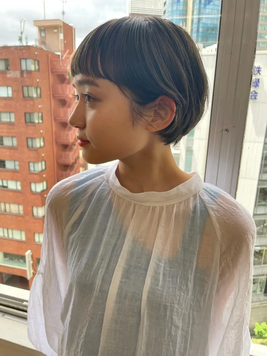 ショート ショートボブ ボブ ショートヘア 白髪ぼかしハイライト 脱白髪染めのヘアスタイル