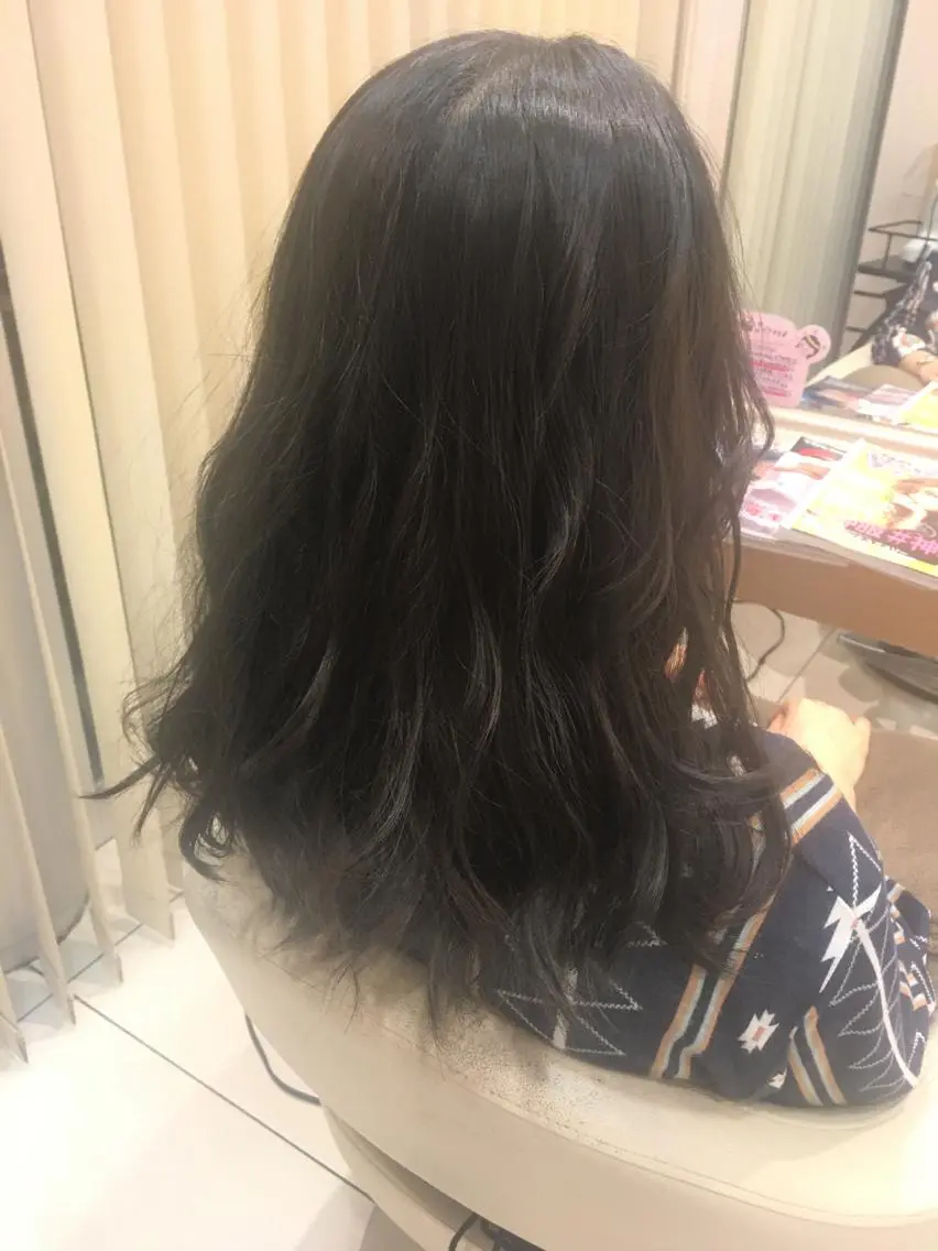 ミディアム カラー ダークグレー ダークグレージュ グレージュ 小田原NO1 美容師 飯田飛翔のヘアスタイル