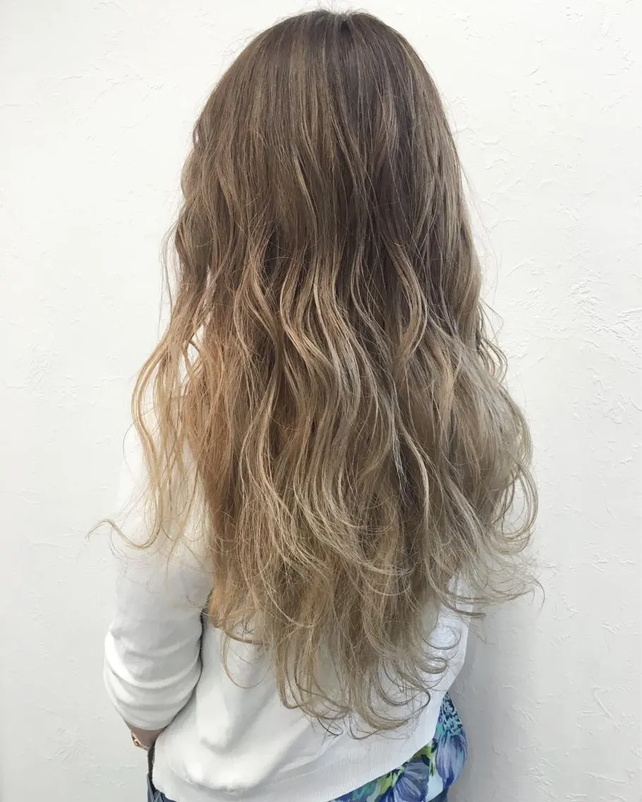 ロング カラー バレイヤージュ ハイトーンカラー レイヤーカット 🤍2nd🤍田所 美希のヘアスタイル