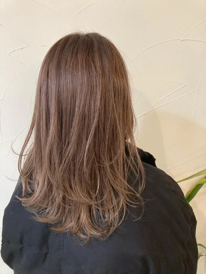 セミロング カラー ヘアカラー トリートメント 樋野 亮のヘアスタイル
