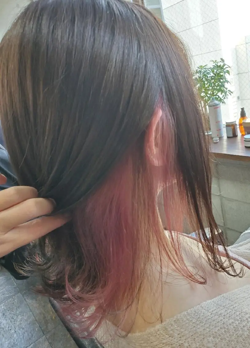 カラー ミディアム ブリーチ ピンクカラー S. ERIのヘアスタイル