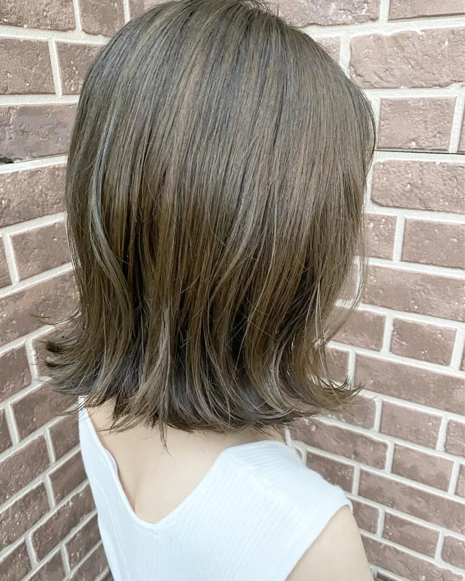 ミディアム カラー ヘアアレンジ ネイル マツエク・マツパ 透明感カラー ハイライトカラー 外国人風カラー ハイライト 外ハネヘア カット ヘアカラー 夜23時まで予約🉑 reverieあきらのヘアスタイル