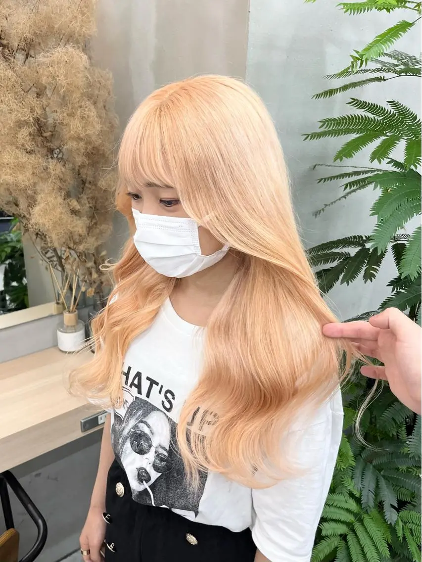 ロング カラー ヘアカラー イツク ⚡️ ルーツ/ハイトーンのヘアスタイル