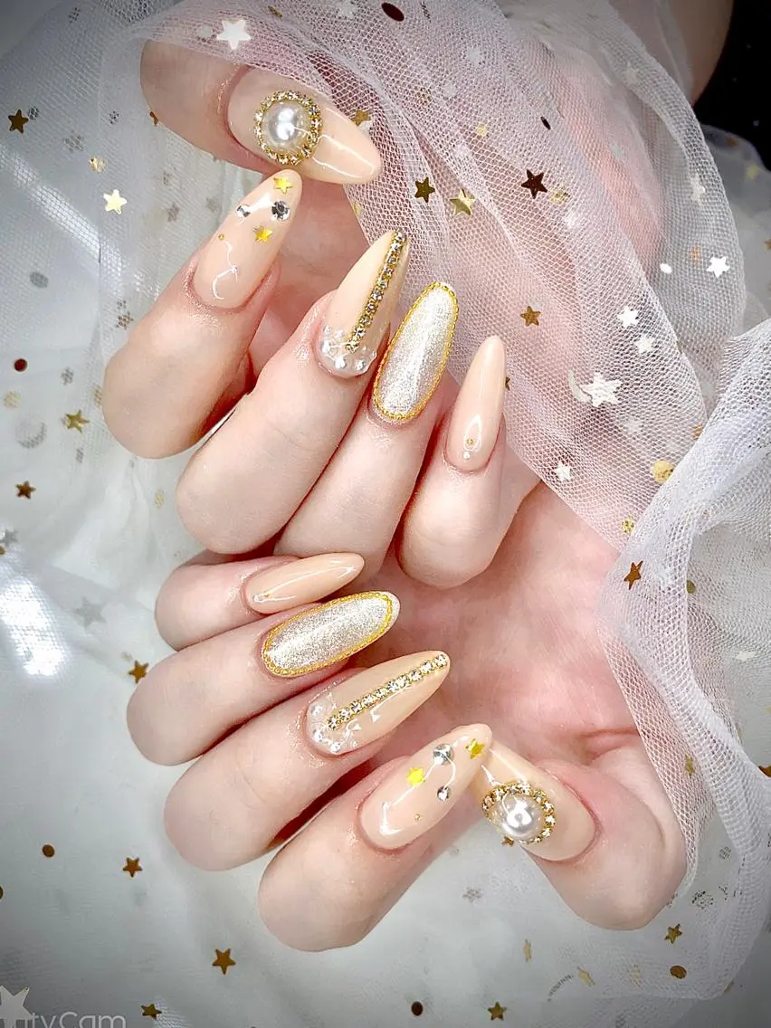 ネイル I-nailロング /ワンホン/キラキラのネイルデザイン