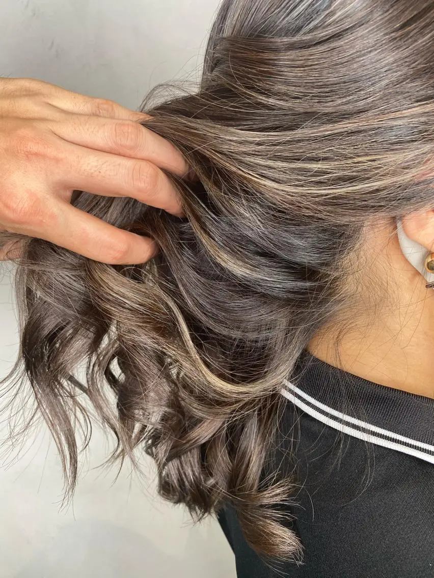 ロング カラー ヘアアレンジ ダブルカラー グレージュ ハイライトカラー シルバー シルバーグレージュ カット ヘアカラー 渡辺　亮/髪質改善 レイヤーカットのヘアスタイル