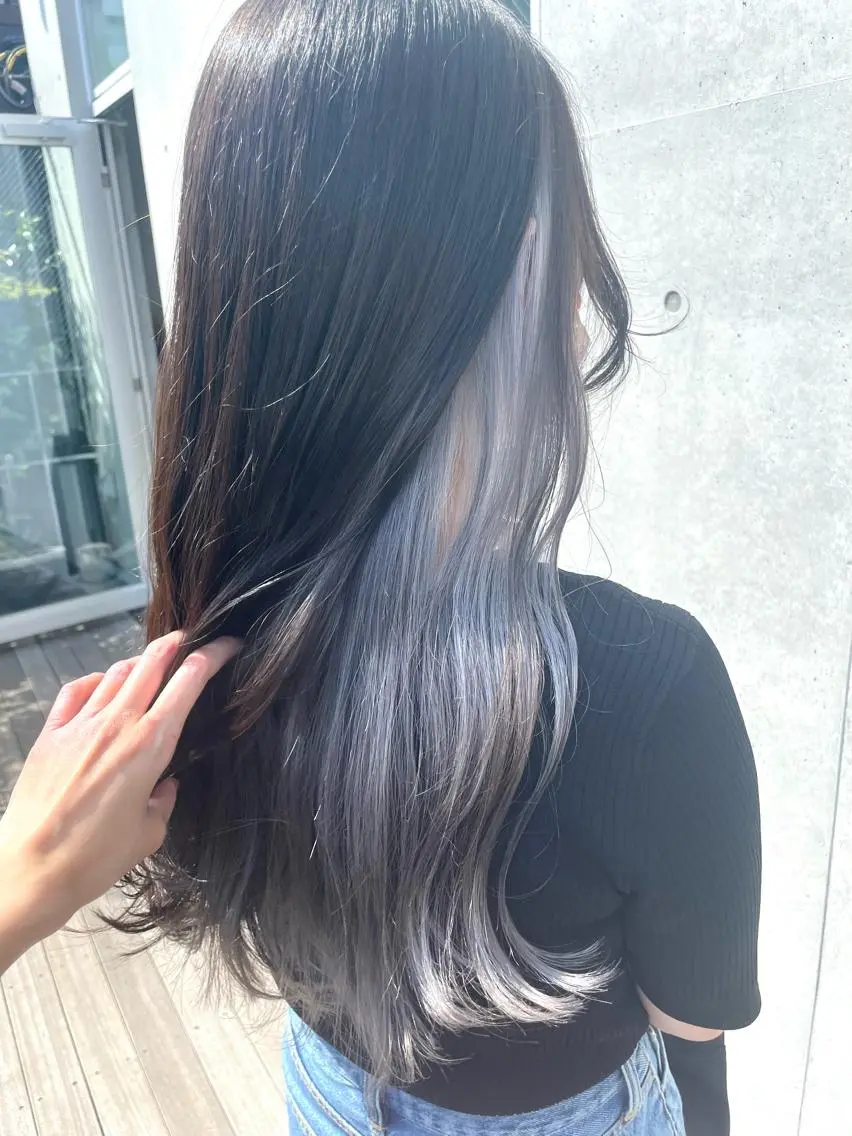 セミロング カラー インナーカラー 推し ブリーチ  髪質改善のヘアスタイル