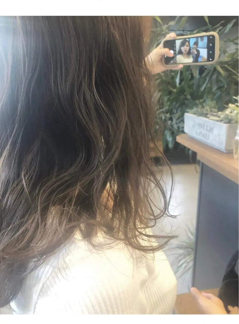セミロング カラー パーマ 名倉 伽奈のヘアスタイル