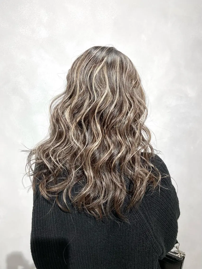 ロング カラー パーマ ヘアアレンジ メンズ キッズ ネイル マツエク・マツパ アイブロウ カット ヘアカラー トリートメント 🌟代表 Yuito🌟のヘアスタイル