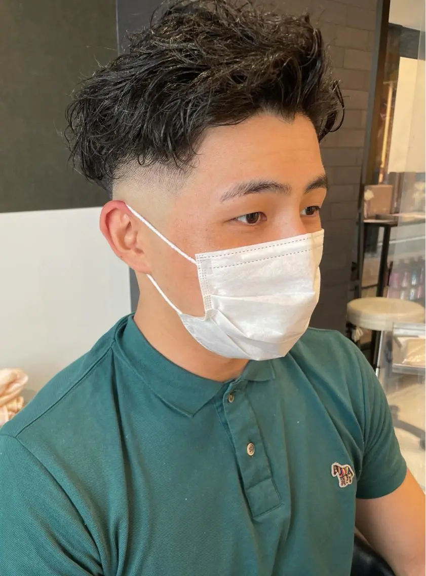 ショート パーマ メンズ フェードカット メンズパーマ メンズヘア特化 崎田 成人のヘアスタイル