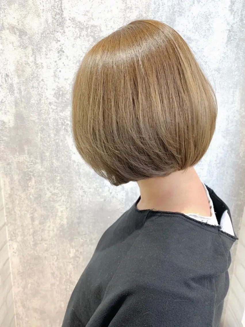 ショート カラー アディクシーカラー アッシュ バレイヤージュ ブリーチ ケアブリーチ カット ヘアカラー トリートメント Zina福岡天神🪞 髪質改善🪞レイヤーのヘアスタイル