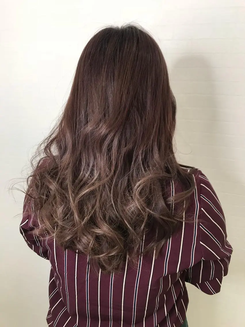 ロング カラー オリーブ/アッシュ やわらか透明感カラーのヘアスタイル