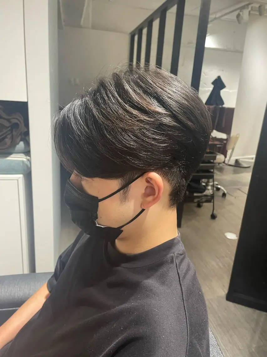 ショート パーマ メンズ センターパート ダウンパーマ カルマパーマ メンズ韓国風 韓国マッシュ カット パーマ key キーのヘアスタイル