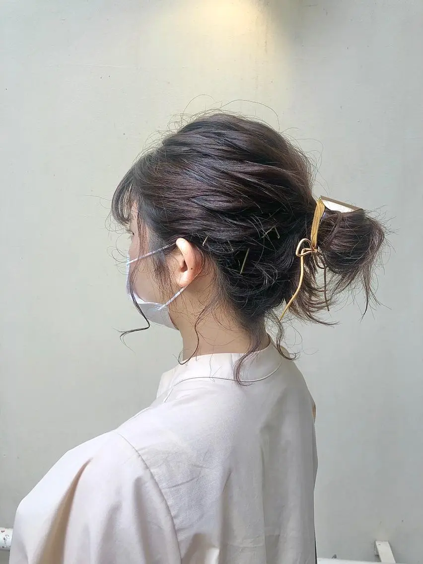ミディアム ヘアアレンジ お団子ヘア 抜け感ボブ×パーマ |kazaneのヘアスタイル