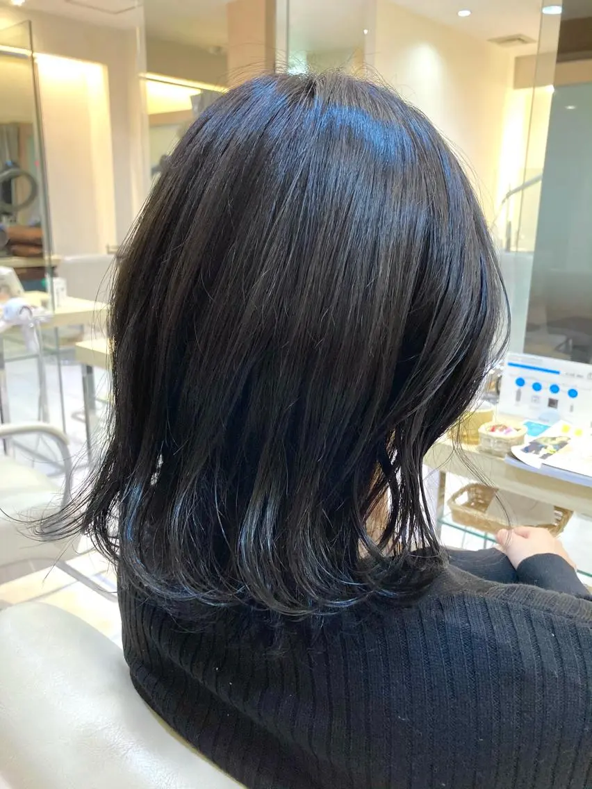 ミディアム カラー 黒髪 ブリーチ ブルーカラー ブルーブラック ダブルカラー 後藤 瑞季のヘアスタイル