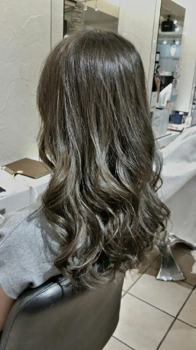 ミディアム セミロング カラー ヘアアレンジ アッシュ 【髪質改善美容師】t occa茨木篠原健太のヘアスタイル