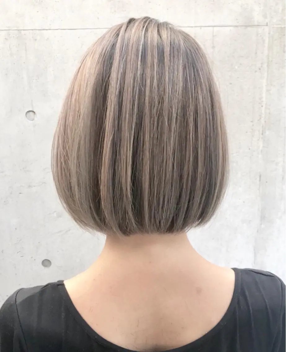 ショート カラー ブリーチ ハイライトカラー ボブ ハイライト AKI アキのヘアスタイル