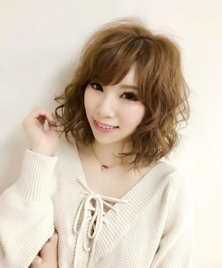 ミディアム カラー パーマ ヘアアレンジ ネイル マツエク・マツパ 吉川 宙翔のヘアスタイル