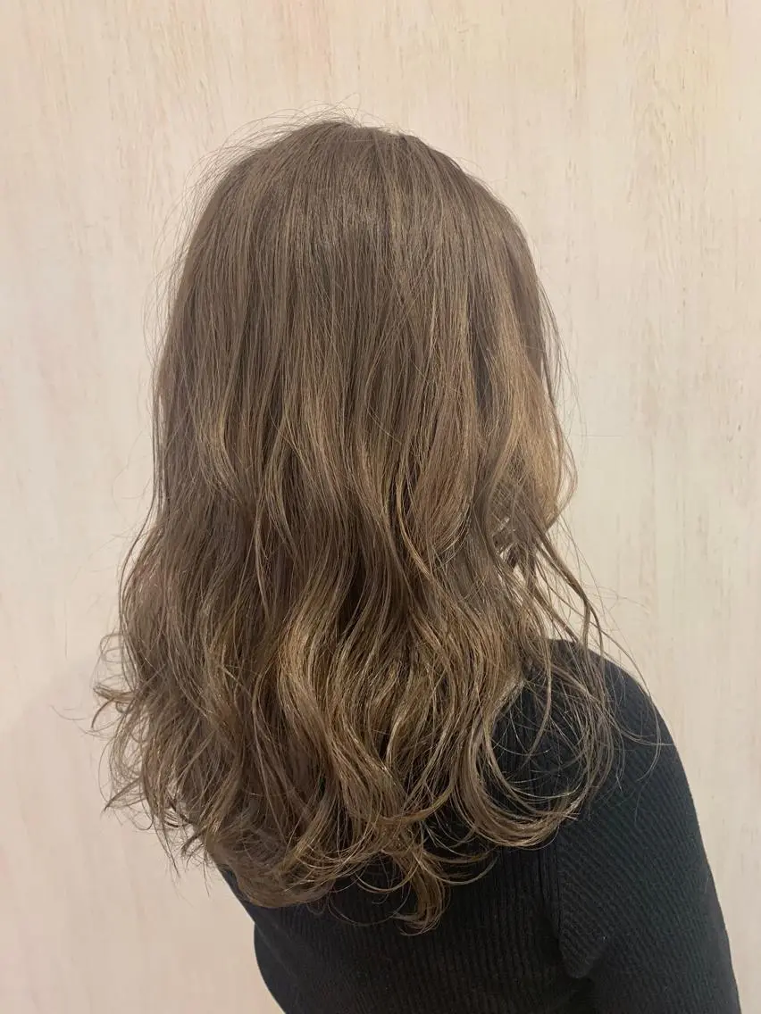 セミロング 浅香 美加のヘアスタイル