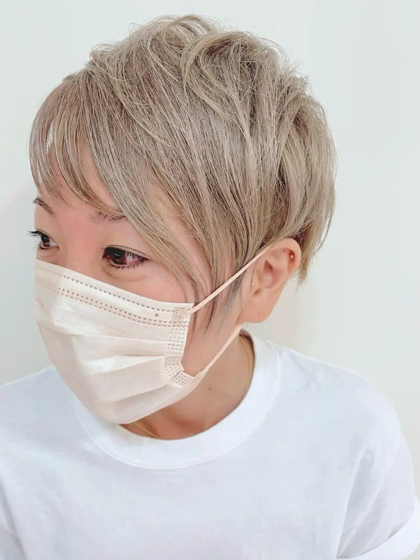 ショート カラー シルバー 田中 奈布のヘアスタイル