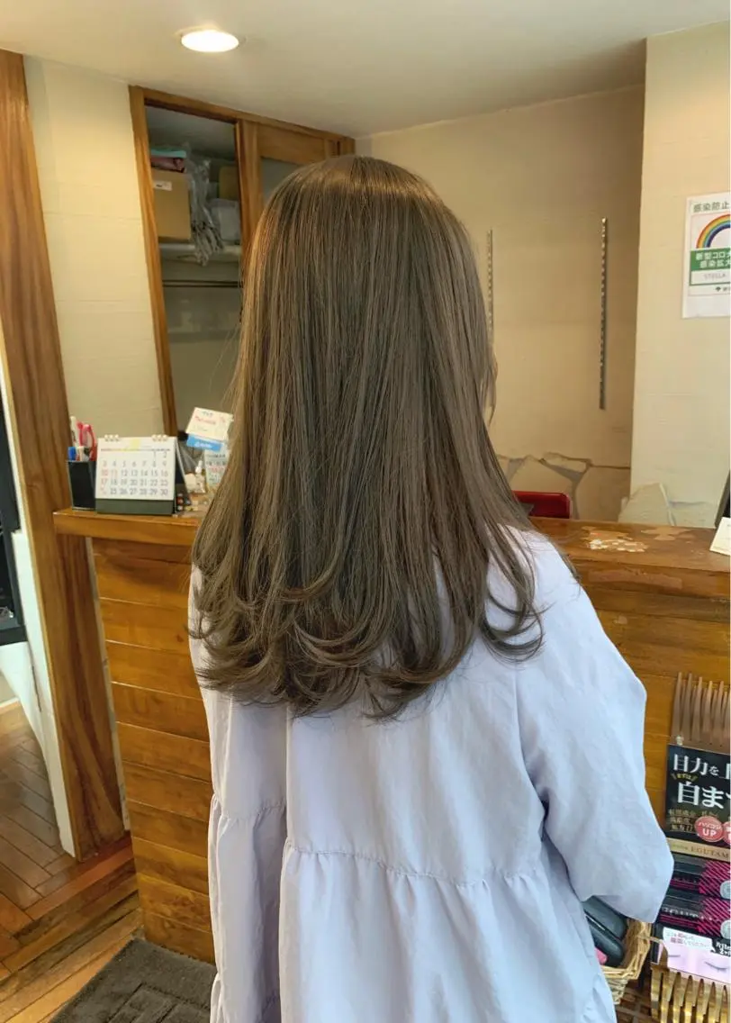 セミロング カラー ベージュカラー オリーブベージュ レイヤーカット 矢野 晃平のヘアスタイル
