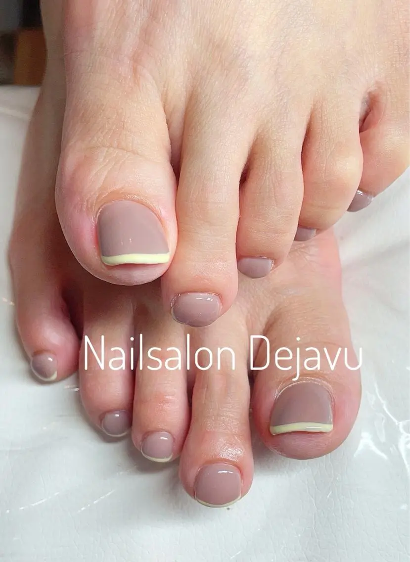 ネイル アートネイル フットネイル ワンカラーネイル 黄色 Nail salon Dejavu 🌿のネイルデザイン