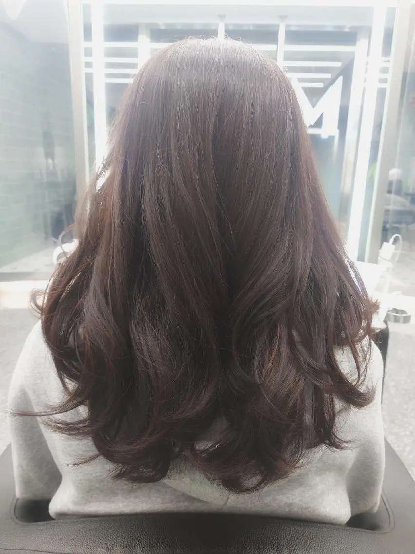 セミロング カラー レイヤーカット ローレイヤー あいだ🐼ミニモ 8月限定クーポン配信のヘアスタイル