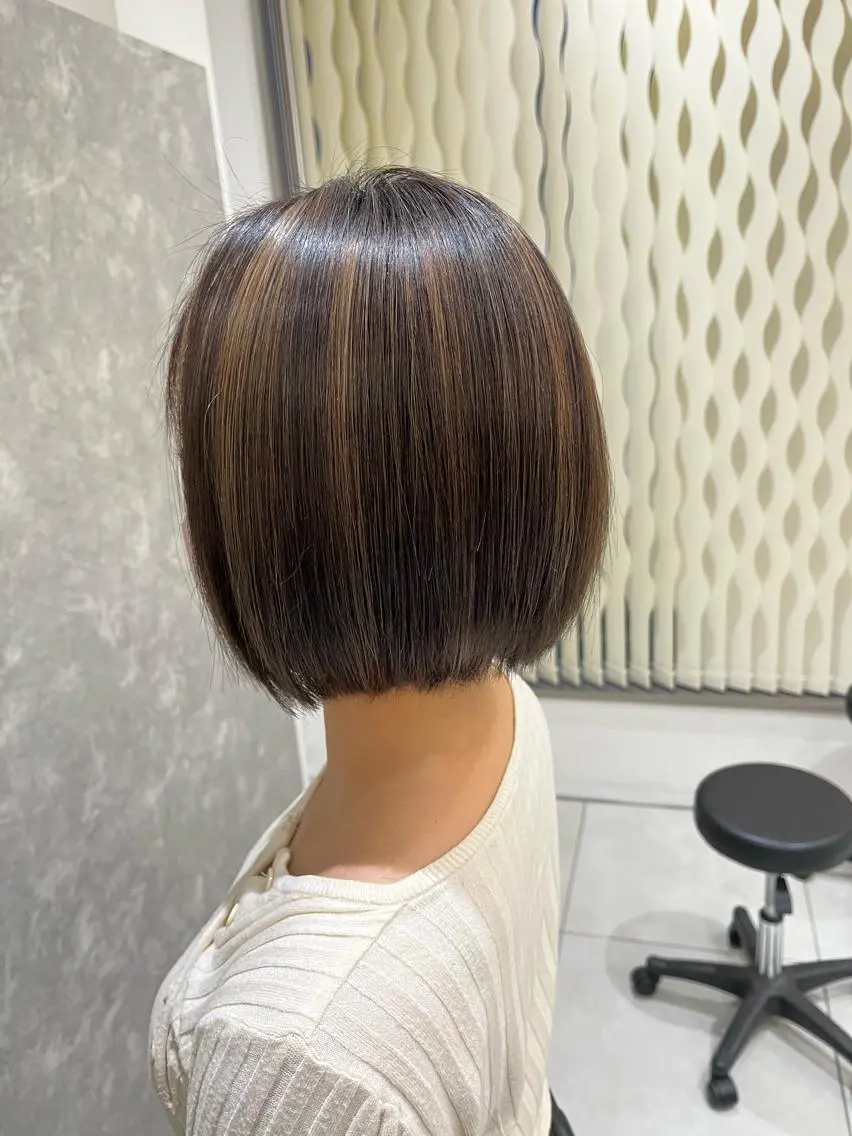 ショート カラー ハイライトカラー ハイライト 吹田 駿 髪質改善縮毛矯正のヘアスタイル