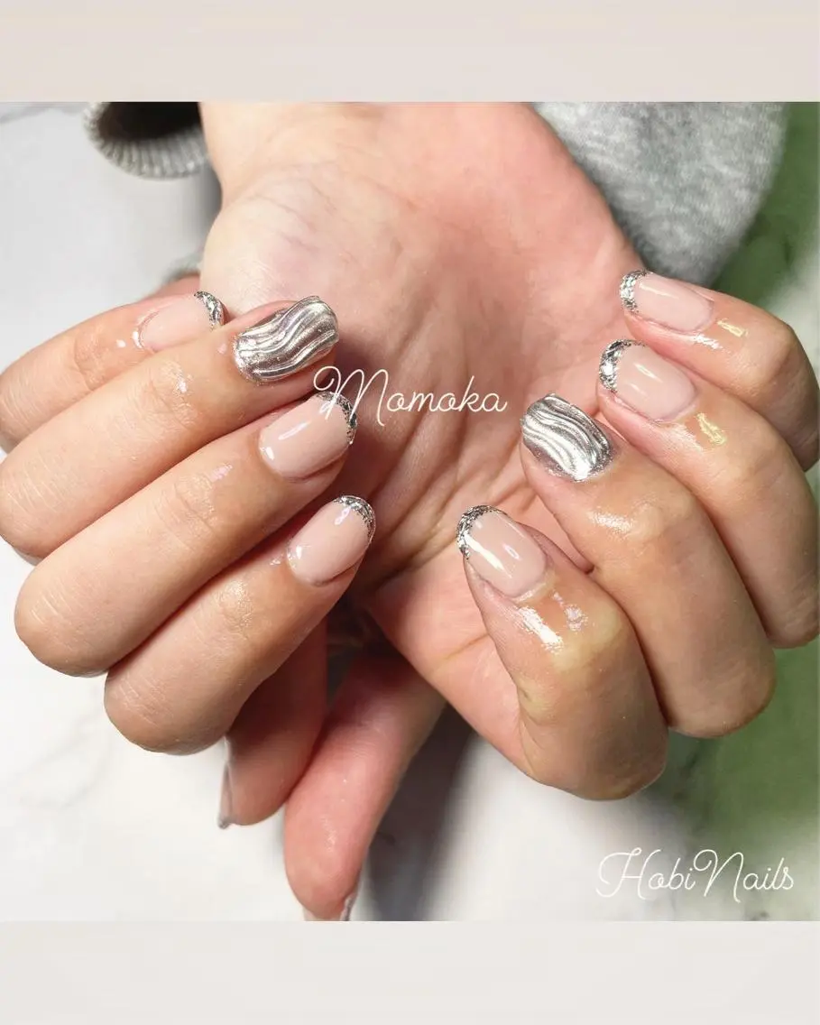 ネイル フレンチネイル ガラスフレンチ シルバー Momo nailsalonのネイルデザイン