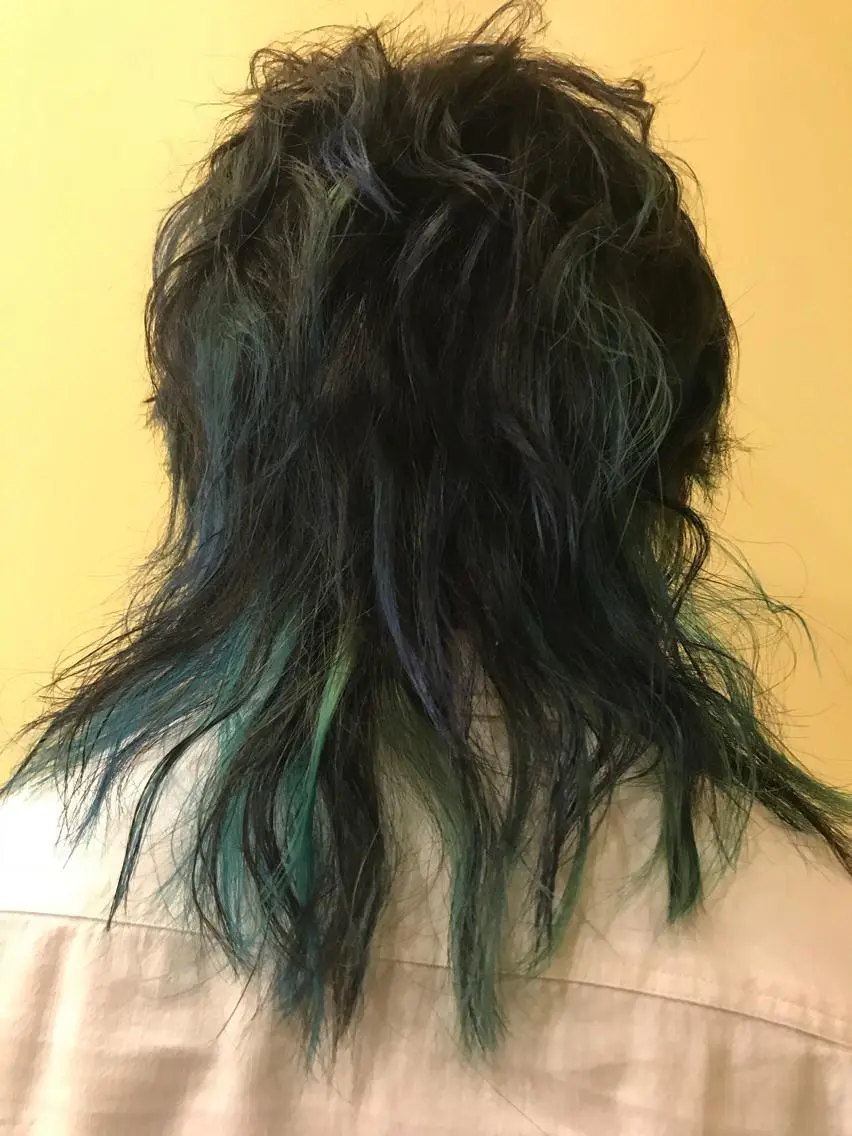 セミロング ウルフカット miu （ミユ）のヘアスタイル