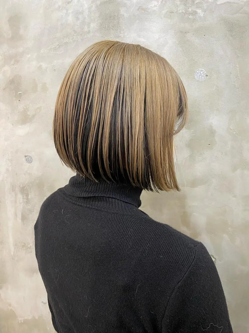 ショート カラー 切りっぱなしボブ ブリーチ ボブ 志賀 あずみのヘアスタイル