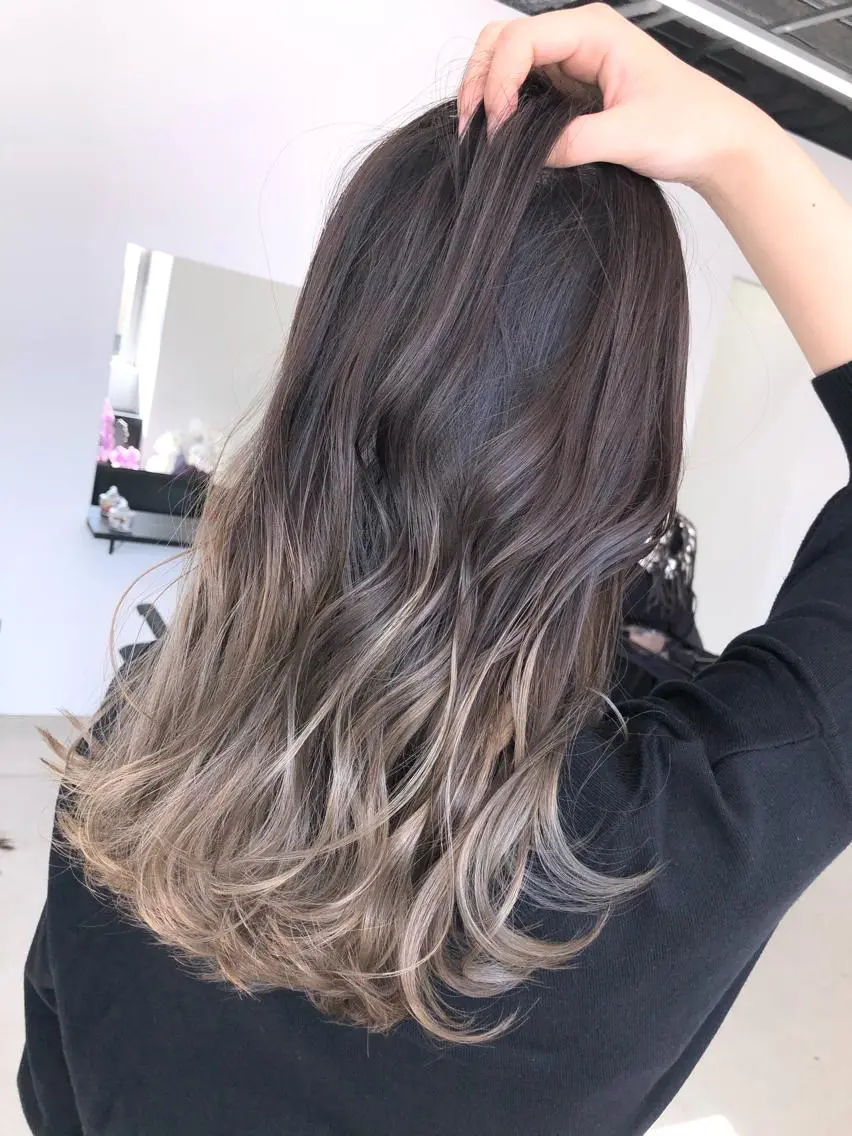 セミロング カラー グラデーションカラー ブリーチ 透明感HIDEのヘアスタイル