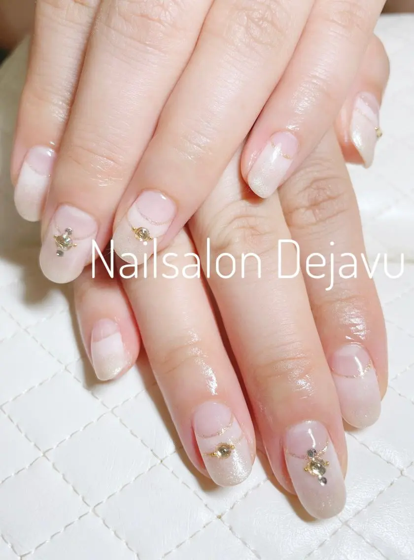 ネイル アートネイル ラメ(グリッター) ストーンネイル Nail salon Dejavu 🌿のネイルデザイン
