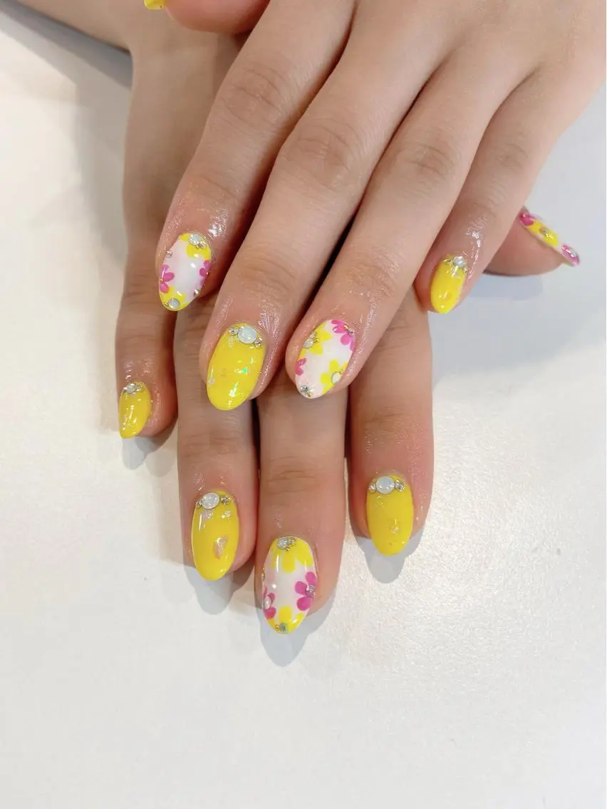 ネイル 黄色 Adore nailのネイルデザイン
