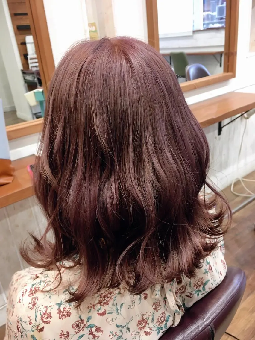 セミロング カラー 塩崎 明菜のヘアスタイル