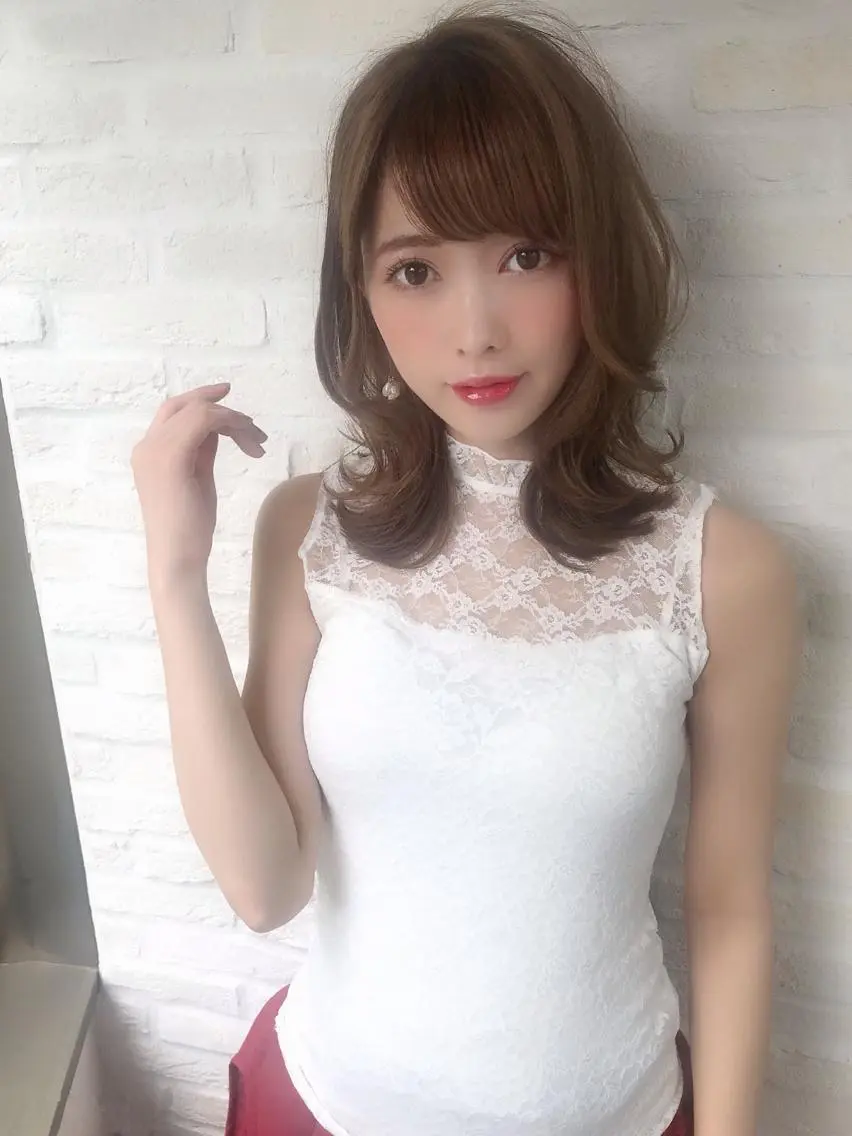 ミディアム 前地 麻衣のヘアスタイル
