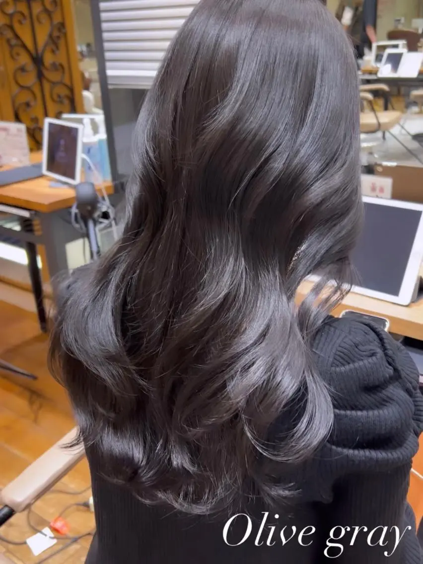 セミロング カラー ヘアアレンジ ベージュカラー グレージュ オリーブグレージュ オリーブグレー 韓国風ヘア 骨格別小顔カット/ 顔周りカット/金井のヘアスタイル