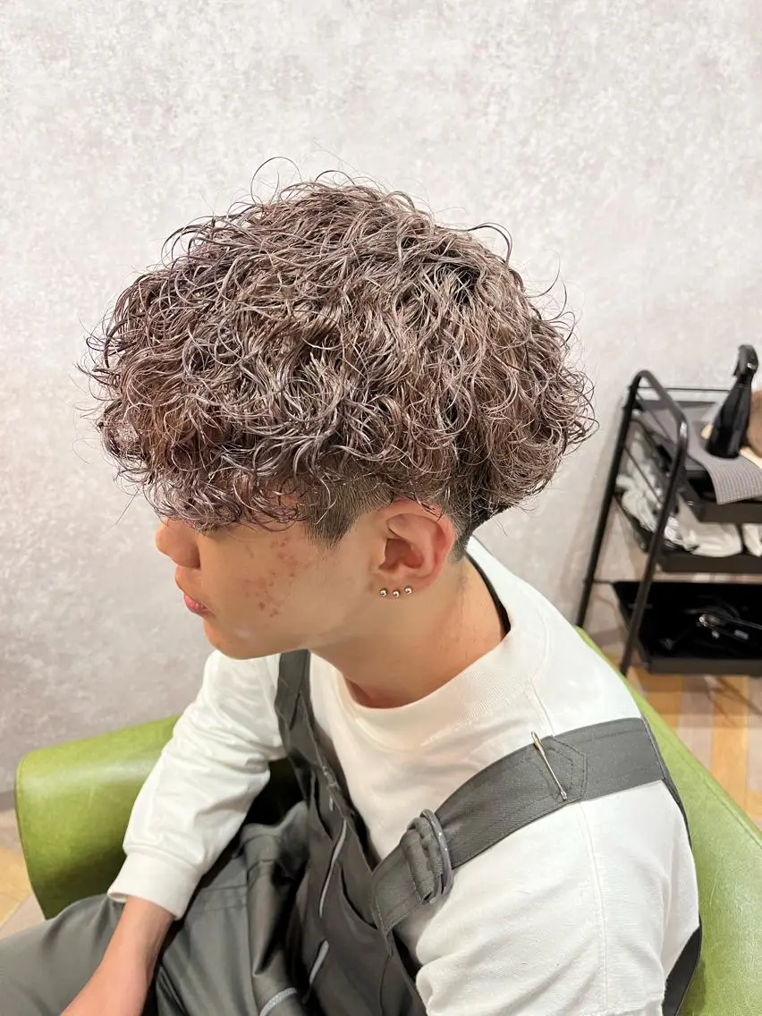 カラー パーマ メンズ メンズブリーチ ブリーチ カット パーマ 西林麗雄6月 空きあります!のヘアスタイル