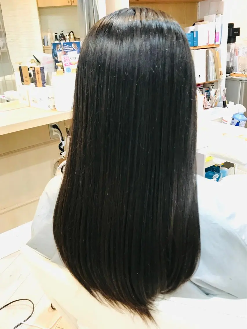 ロング トリートメント O. YUMIKOのネイルデザイン