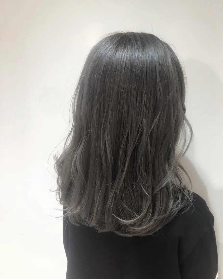 セミロング カラー ブリーチ グレージュ ヘアカラー トリートメント 🍊新宿南口🍊 ERINAのヘアスタイル