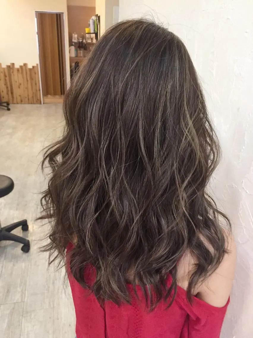 セミロング カラー カット ヘアカラー 韓国レイヤー外国人風 透明感カラー髪質改善のヘアスタイル